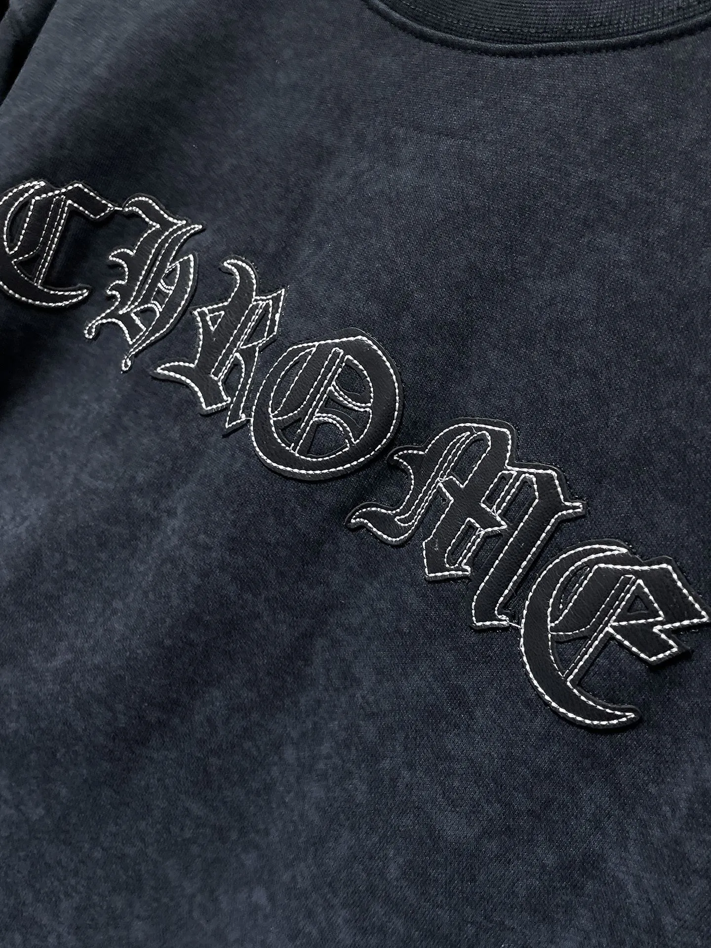 P250 Chrome Hearts Autumn and Winter Washable Style! 2025 Counter synchronization High-weight, environmentally friendly and high-quality top-quality washed fabrics Special craftsmanship American tie-dye embroidered round neck sweatshirt Leather embroidery plus customized retro hardware Counter synchronization 1:1 replica version Recommended color: black Size: S, M, L, XL